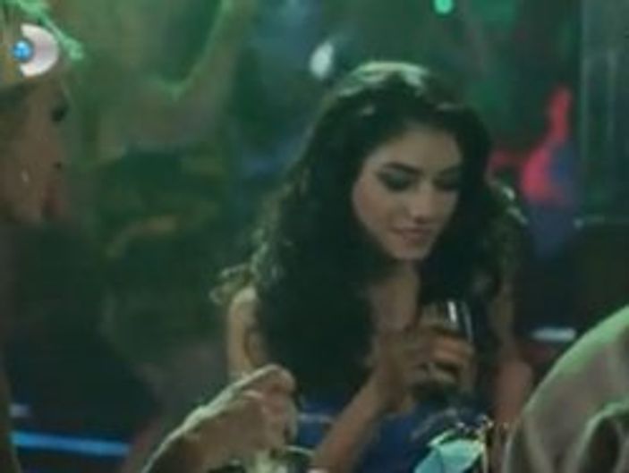 Kuzey Güney'de Simay pavyona düşüyor - Video