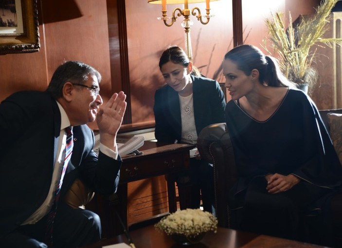 Angelina Jolie'den İçişleri Bakanı'na ziyaret