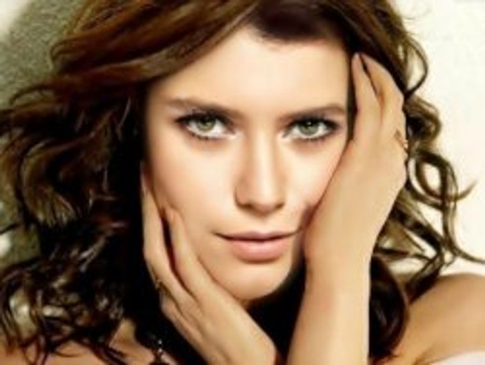 Beren Saat yeni dizi ile dönecek