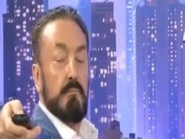 Adnan Oktar'dan Gangnam Style dansı