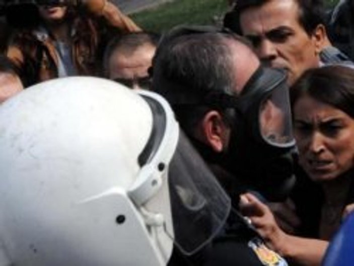 Aysel Tuğluk'un Diyarbakır'daki sinirli halleri