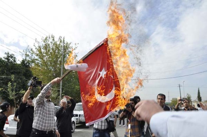 Kuzey Iraklı Kürtler Türk Bayrağı yaktılar