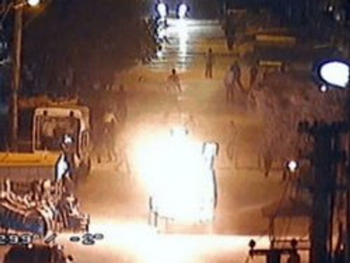 Mersin'de polisleri ateşe verdiler