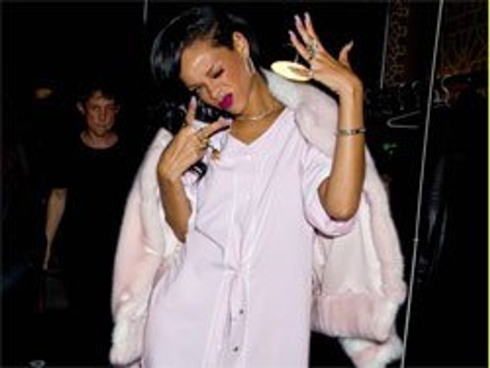 Rihanna'nın yeni albümü Unapologetic çıkıyor