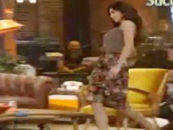 Nesrin Cavadzade'den Beyaz Şov'da oryantal dans - İzle