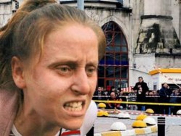 Kadın teröristi linçten polis kurtarmış