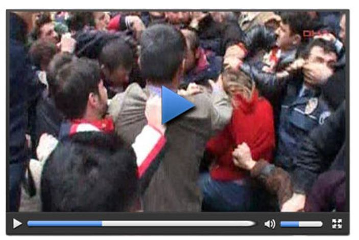 Kadın teröristi linçten polis kurtarmış