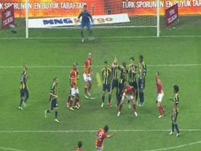 Selçuk frikikten astı Volkan baktı