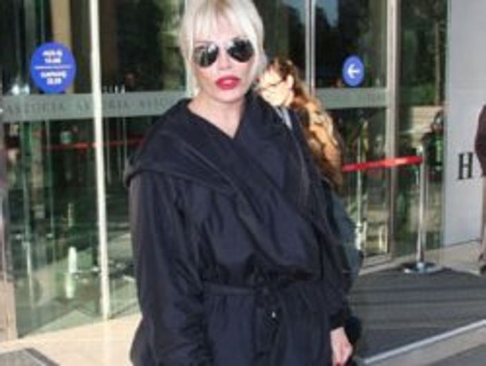 Ajda kendisini kurbağaya benzeten doktoru affetmedi