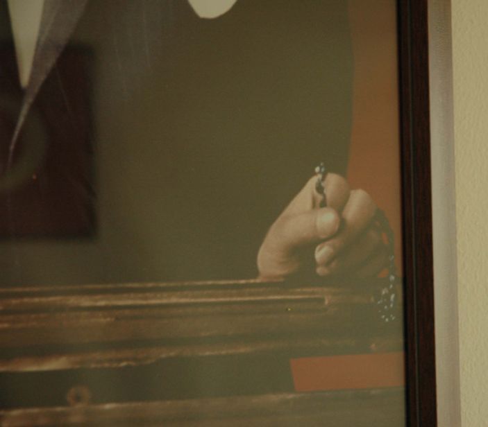 AK Parti binasında eli tespihli Atatürk