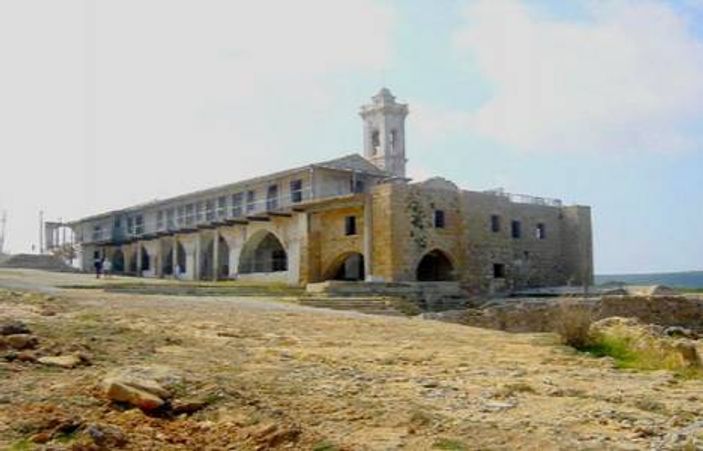 Rum Başpiskopos: Türkler yapacaksa yıkılsın daha iyi