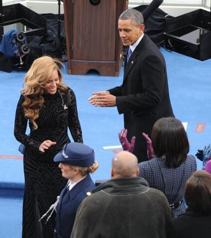 Barack Obama'nın gözleri Beyonce'nin poposunda