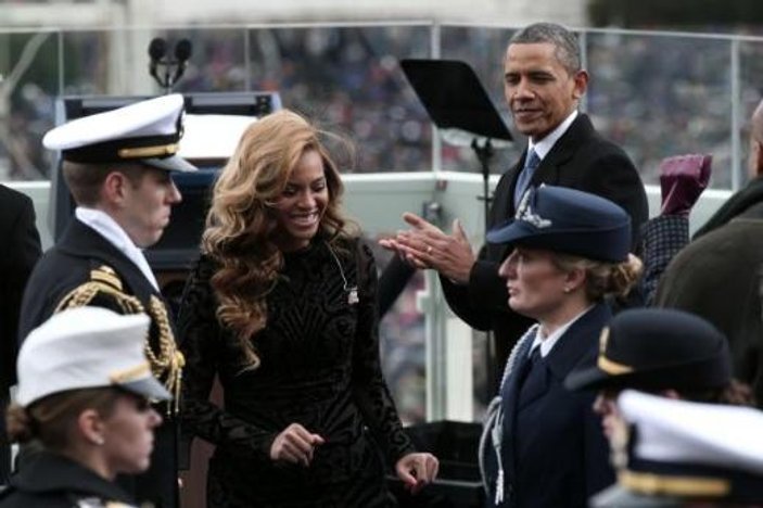 Barack Obama'nın gözleri Beyonce'nin poposunda