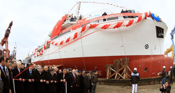 Türkiye'nin ilk yerli araştırma gemisi denize indirildi