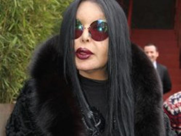 Bülent Ersoy 40 bin Euro'luk çantasıyla hava attı