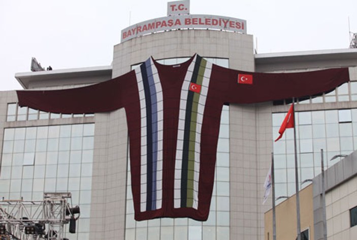 Dünyanın en büyük kazağı Türkiye'de yapıldı