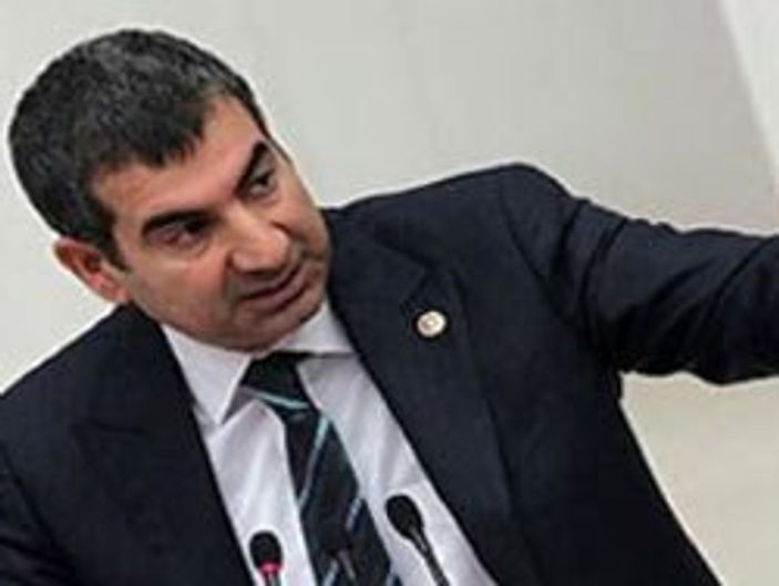 Yıldıray Sapan: Baykal siyasetin Tanrısı