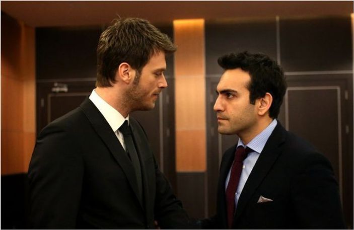 Kıvanç Tatlıtuğ Buğra Gülsoy savaşı set dışına taştı