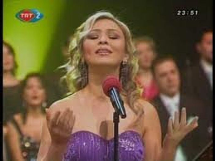 Yaşar Nuri Öztürk Nazlı Kanaat ile nişanlandı