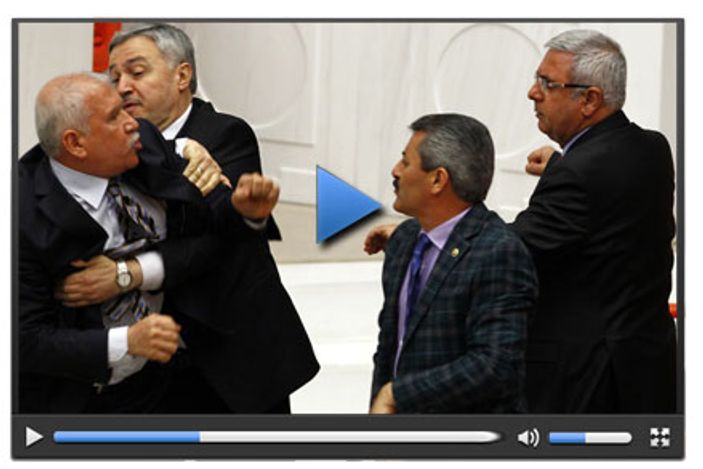 Mehmet Metiner CHP'li milletvekiliyle yumruklaştı