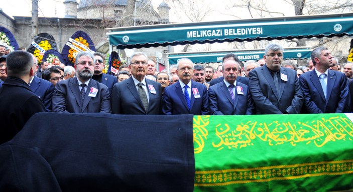 Kayseri'deki cenazede tabuta örtülen paltonun sırrı