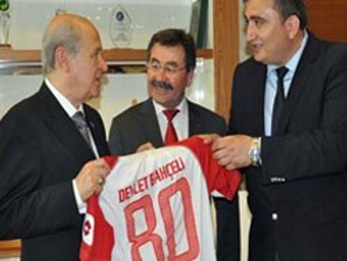 Devlet Bahçeli'yi şaşırtan forma