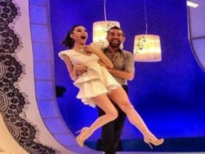 Güzel manken Özge Ulusoy'un zor anları