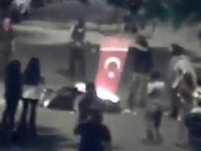 Ankara'da bayrak yaktılar - İzle