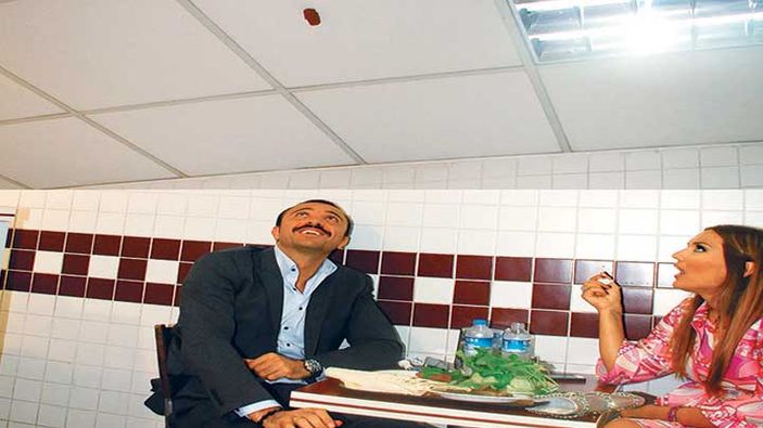 Demet Akalın eşi Okan Kurt'tan çiğ köfte testi