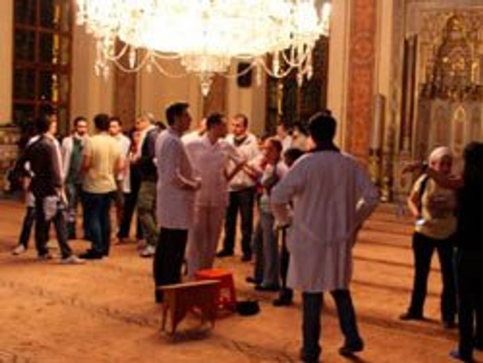 MHP'li vekil hocaya sordu: Camide içki içildi mi