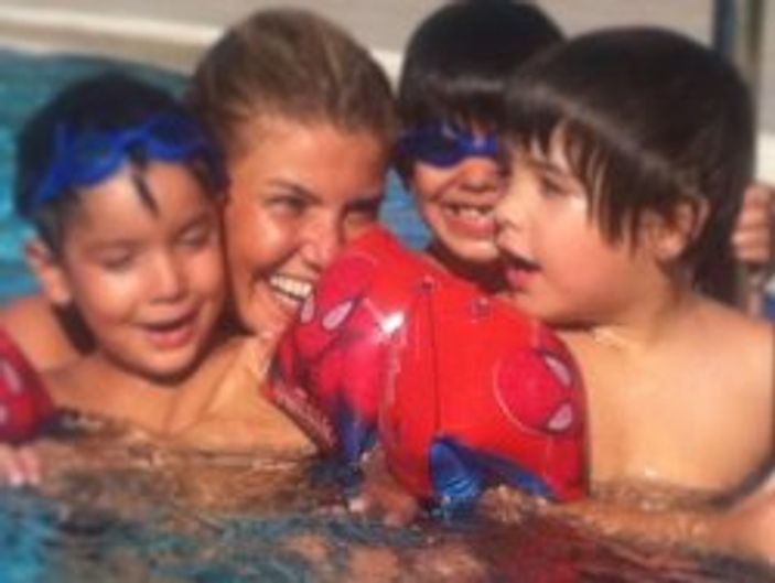 Gülben Ergen çocuklarıyla tatilde