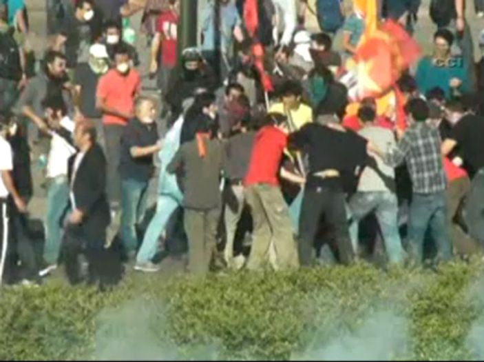 Ankara'daki Gezi protestosunda polise linç girişimi - izle