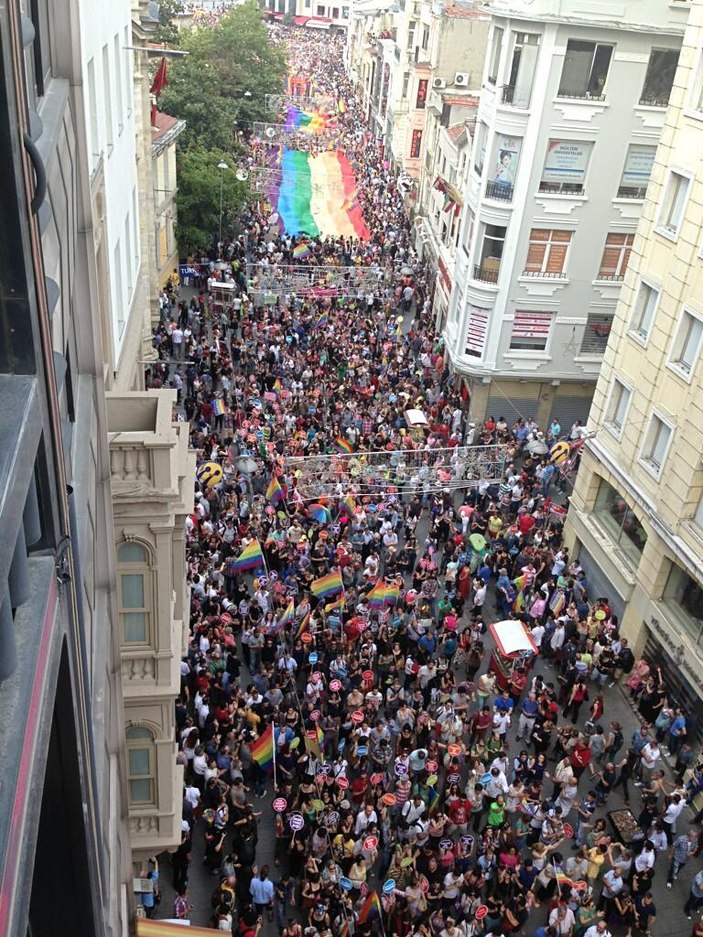 Taksim'de LGBT Onur Yürüyüşü