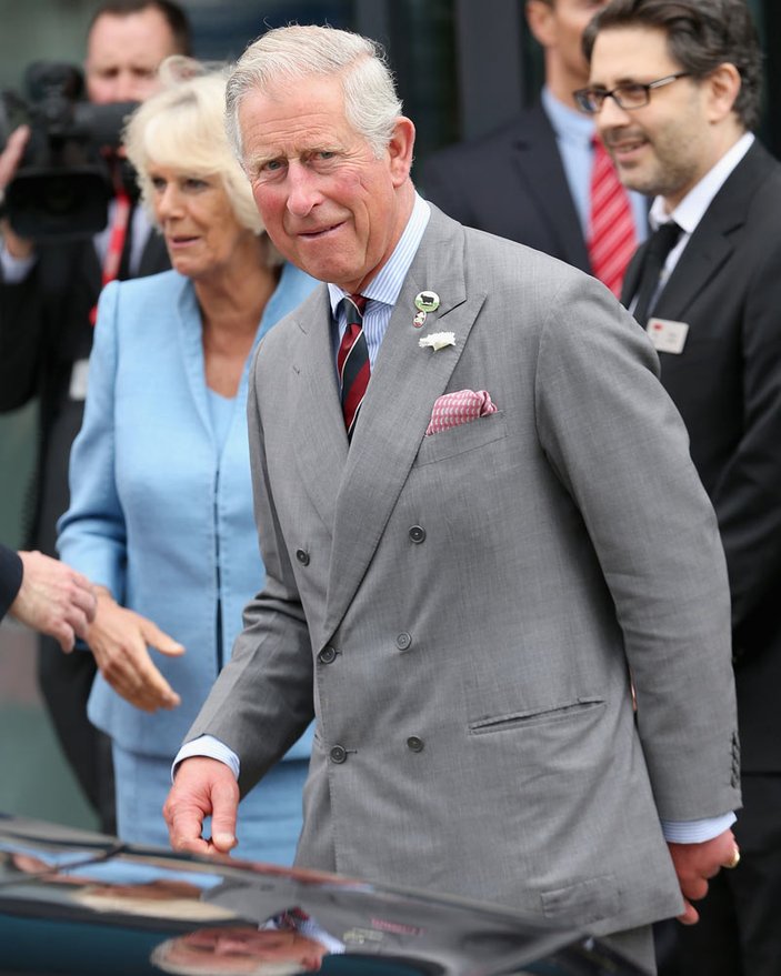Prens Charles yamalı ceket giydi
