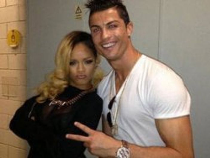 Rihanna'dan Ronaldo'ya gay iması