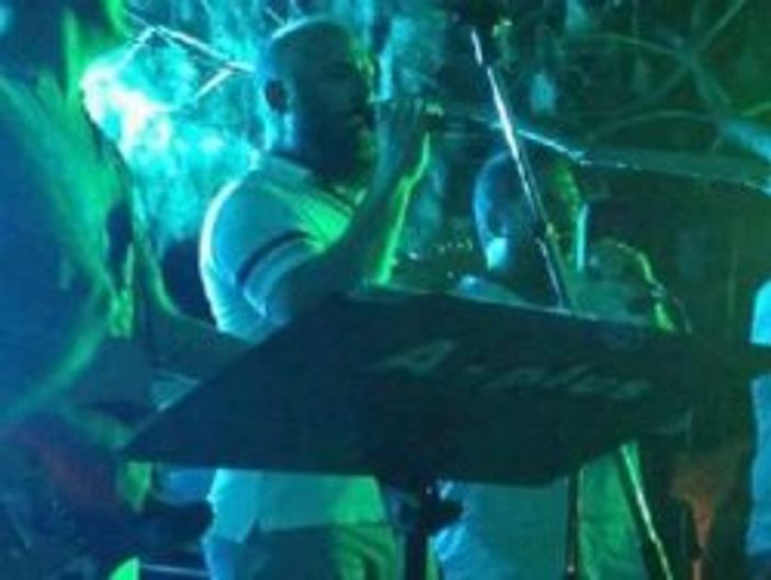 Halit Ergenç şarkı söylemeye doyamadı