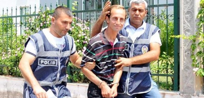 Antalya'da başörtülü öğretmene yumruklu saldırı