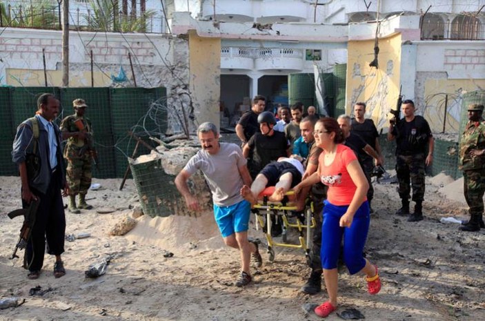 Somali'de Türk elçilik çalışanlarının olduğu binaya bomba