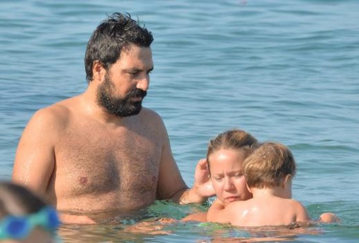 Bülent İnal eşi ve oğluyla tatilde