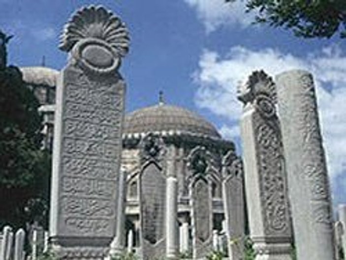 Osmanlı mezar taşlarını İngilizler çalıp satıyor