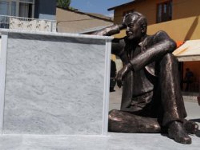 75 yıl sonra Cemal Süreya heykeli