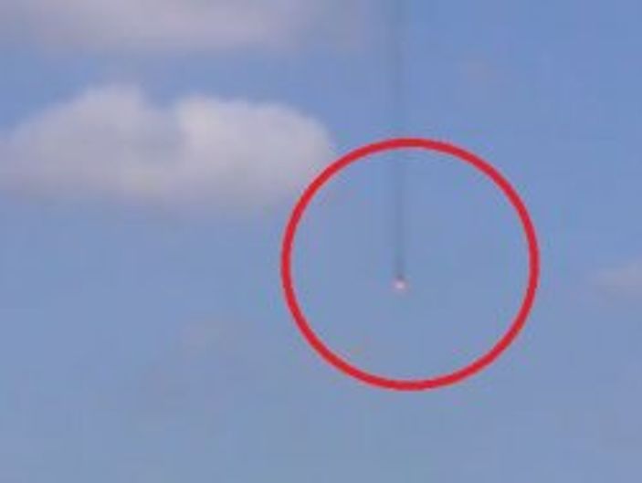 Türk uçaklarının vurduğu Suriye helikopterinin düşme anı