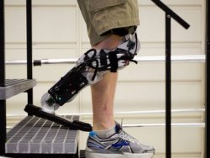 Zihin kontrolüyle çalışan ilk biyonik bacak