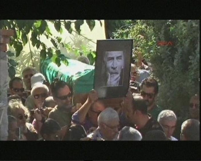 Tuncel Kurtiz'in cenazesi iki kere gömüldü