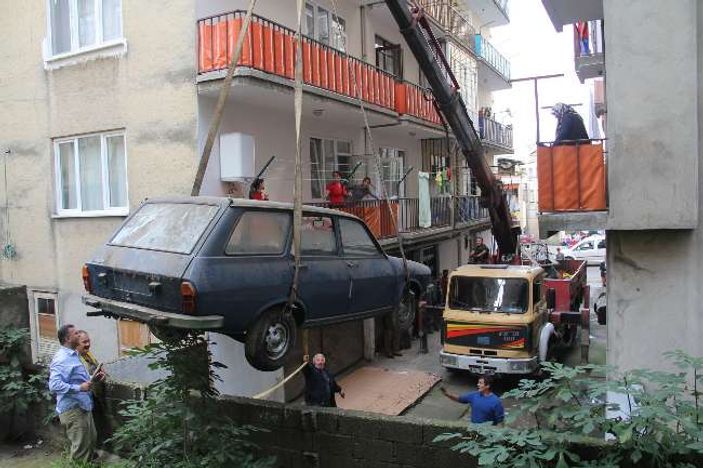 34 yıl önce aldığı arabayı ilk defa garajdan çıkardı