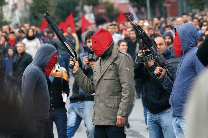 Polisten İstanbul'da şafak operasyonu