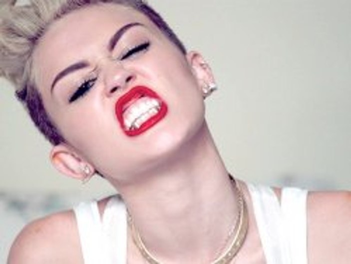 Miley Cyrus porno sektörüne mi geçiyor