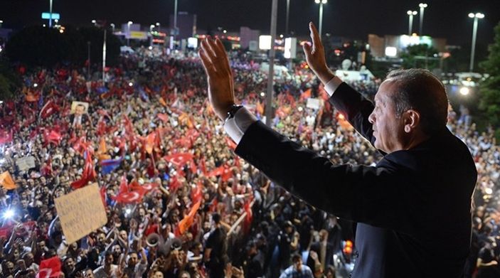 Ak Parti Avrupa'da Hristiyan Demokrat gruptan ayrıldı