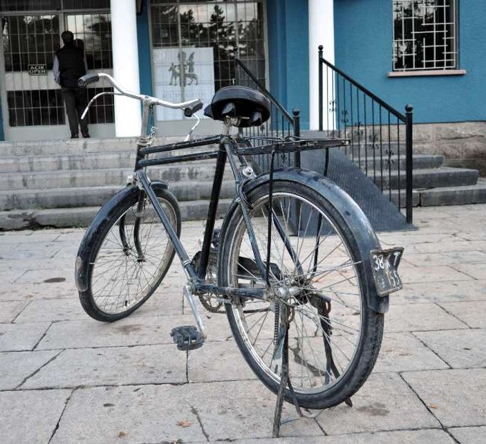 Resmi plakalı ilk bisiklet