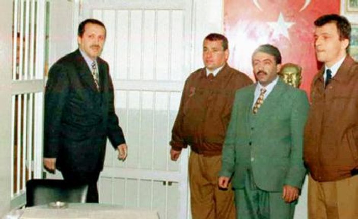 Başbakan Erdoğan'ın cezaevi günlerini anlattı